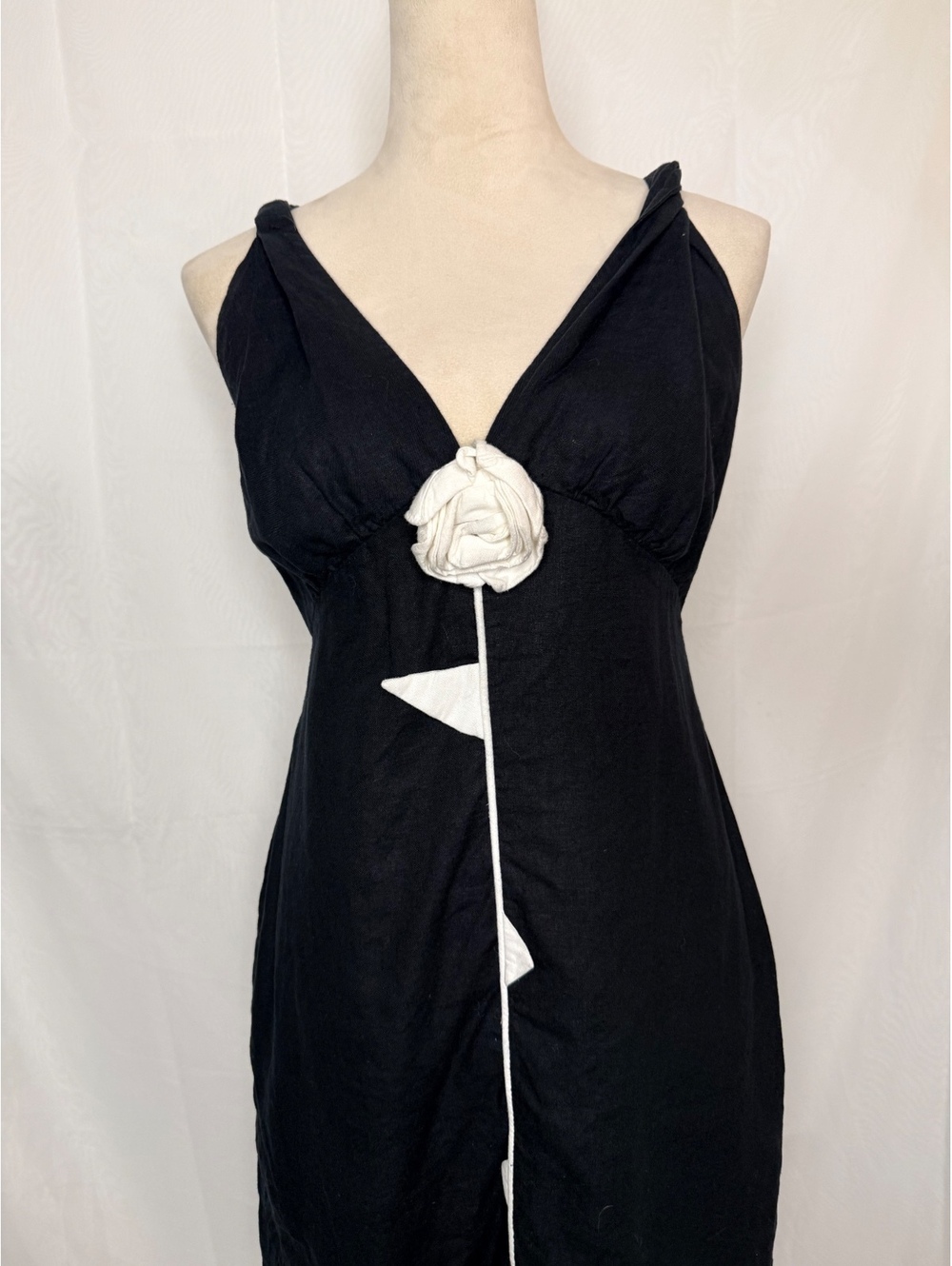 FARM Rio Black Mini Dress with White Floral Applique - Picture 5 of 12